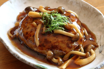 和風ハンバーグ(きのこソース)　Japanese hamburg(Teriyaki sauce with mushrooms)