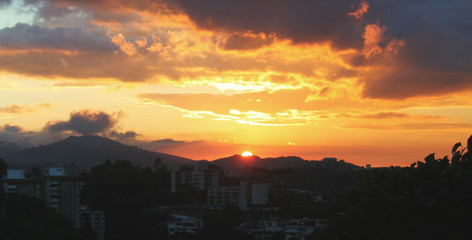 Obraz premium Atardecer en la ciudad
