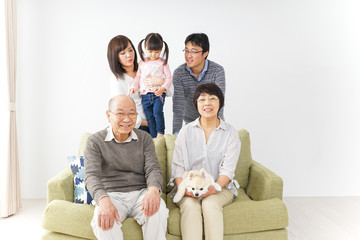 三世代 ファミリー 集合写真イメージ