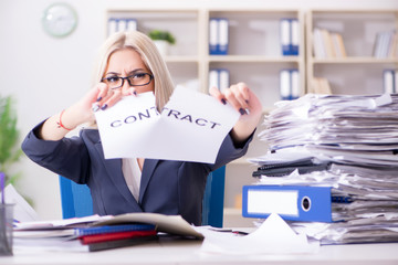 Businesswoman with message in office at desk