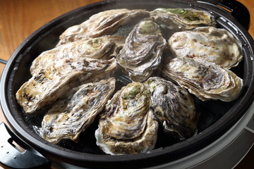 牡蠣の酒蒸し　Oysters steamed with Japanese sake