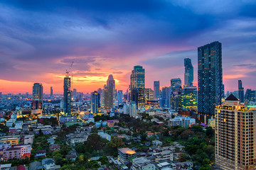Obraz premium Modern building increasing number in Bangkok