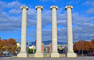  Cuatro Columnas  de Montjuic en Barcelona
