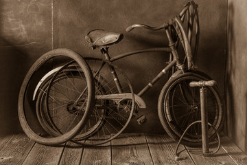 Obraz na płótnie Canvas Vintage bike fix service with pump, rubber patch and glue