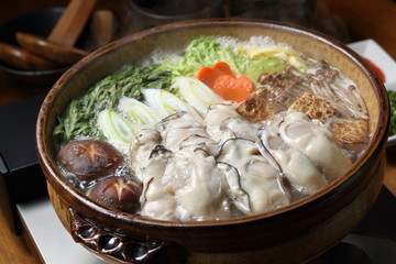 牡蠣鍋　Oyster and vegetable stew