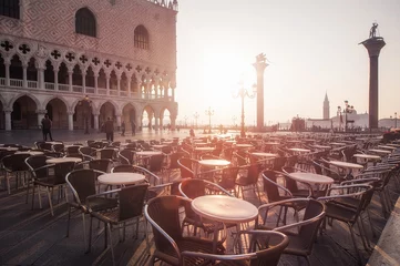 Zelfklevend Fotobehang San Marco Square, Venice, Italy - 3 November, 2017: empty cafe in old european city at sunrise. toned picture © ver0nicka