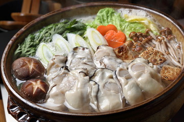 牡蠣鍋　Oyster and vegetable stew