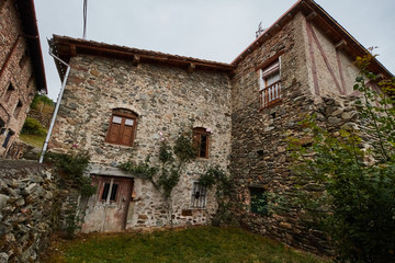 Fototapeta na wymiar Zaldierna stone village in La Rioja province, Spain
