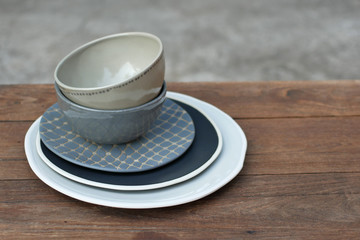 empty plates and bowls, kitchenware on wooden background