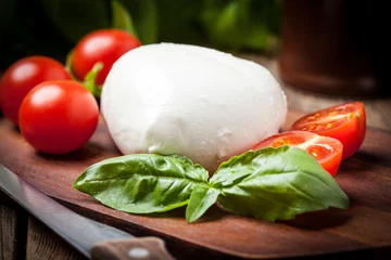 Foto auf Glas Mozzarella, tomato and basil. © Arkadiusz Fajer