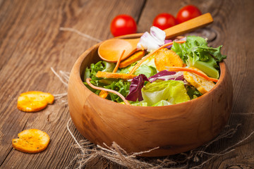Mixed salad with croutons.