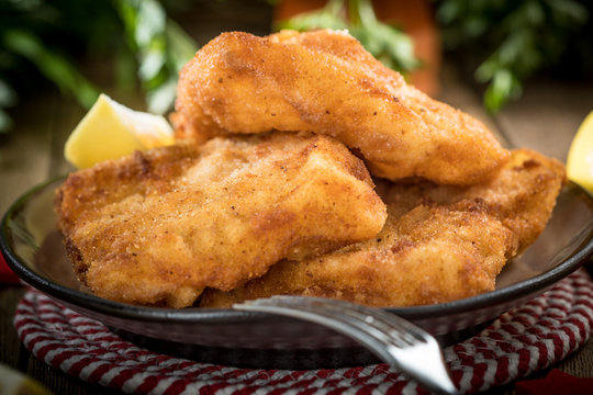 Fried cod slices in breadcrumbs.