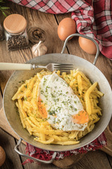 Fried egg served with yellow beans.