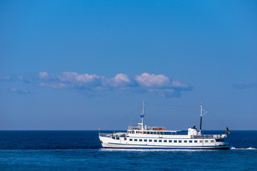 Fototapeta na wymiar Ein Schiff auf der Ostsee vor Kühlungsborn