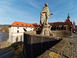 Obraz premium Stadtansicht Würzburg, Alte Mainbrücke, Festung Marienberg, Franken, Unterfranken, Bayern, Deutschland