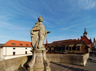 Fototapeta na wymiar Stadtansicht Würzburg, Alte Mainbrücke, Festung Marienberg, Franken, Unterfranken, Bayern, Deutschland