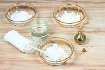 Antibacterial natural homemade deodorant,  coconut oil, sodium bicarbonate, starch, lemon essential oil 