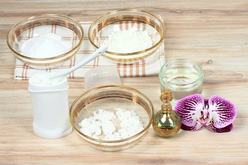 Antibacterial natural homemade deodorant,  coconut oil, sodium bicarbonate, starch, lemon essential oil 