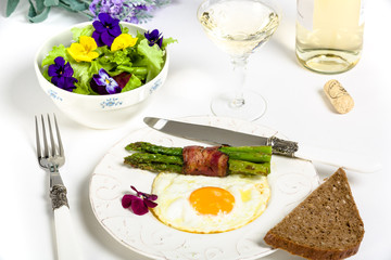 Egg with asparagus and bacon on a Mediterranean style
