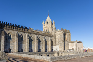 Fototapeta na wymiar Basílica Sé de Nossa Senhora da Assunção, mais conhecida por Catedral de Évora, ou simplesmente Sé de Évora