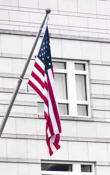 US-Flagge an der Botschaft in Berlin