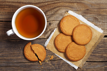 Fototapeta na wymiar Ginger cookies and tea
