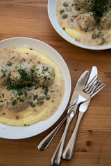 Königsberger Fleischklopse mit Kapern Sauce auf Püree mit Petersilie