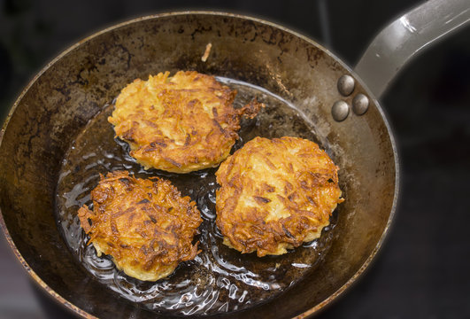 Roesti Bilder Durchsuchen 2,824 Archivfotos, und