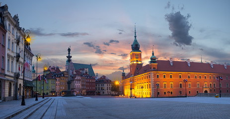 Fototapeta na wymiar Royal Castle in the capital of Poland, Warsaw
