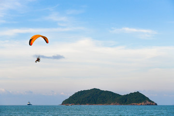 The para motor fly over sea and island
