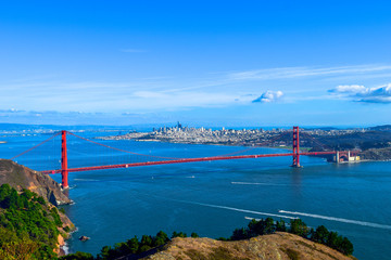 Golden Gate Bridge Aussicht in San Francisco, Marin Headlands, San Francisco Skyline im Hintergrund, USA, Kalifornien