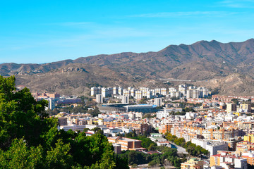 Vista de Málaga junto al estadio de fútbol