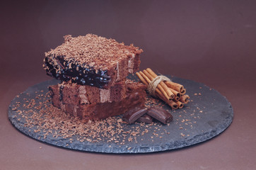 Layered chocolate cake with chocolate slices and cinnamon.