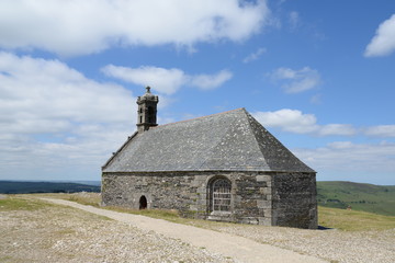 Fototapeta premium Kappele auf dem Mont Saint-Michel de Brasparts, Bretagne