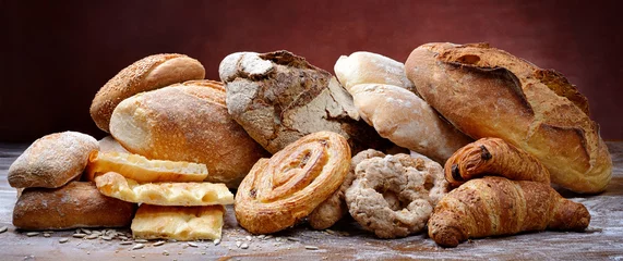 Poster Bakkerijproducten: brood, plat brood, donuts en gebak © fabiomax