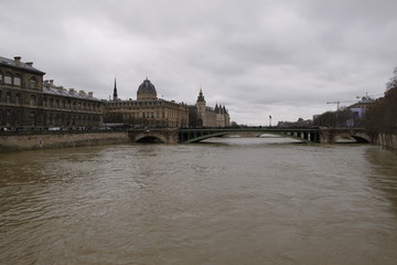 Fototapeta na wymiar Crue de la Seine à Paris