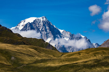 Prairie avec Mt Blanc versant Italien