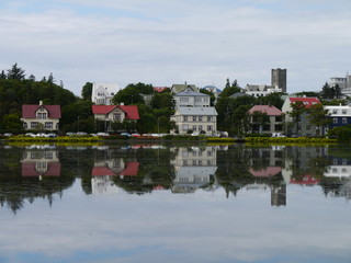 Fototapeta na wymiar Stadtsee Tjörnin in Reykjavik