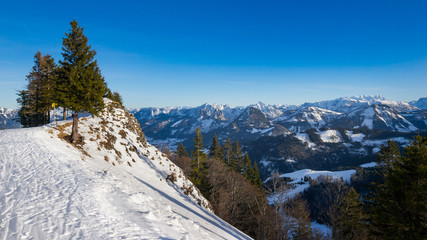 Fototapeta na wymiar Mount Zwoelferhorn, Austria, and lake Wolfgangsee in winter