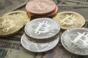 ビットコインと一万円札、ドル札
