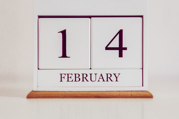 Valentinstag 14. Februar 2018 Datum auf weißer Vintage Uhr