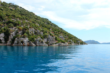 Naklejka premium The sea and the beautiful shore with rocks