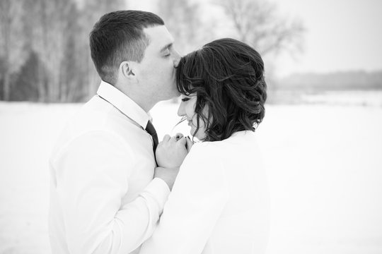 Happy Couple in Winter Park with romantic mood .Family Outdoors. love at 14 february, outdoor fashion portrait of sensual couple in cold winter weather. lovers and kisses 
