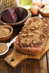 Beetroot pie with walnuts