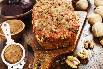 Beetroot pie with walnuts