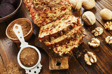 Beetroot pie with walnuts