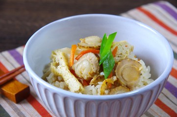 帆立の炊き込みご飯　家庭料理