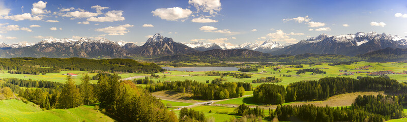 Fototapeta na wymiar Panorama Landschaft im Allgäu bei Füssen im Frühling