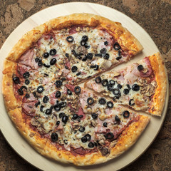 Pizza with ham, pepper and olives