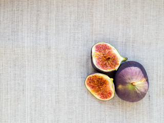 fresh figs on linen background